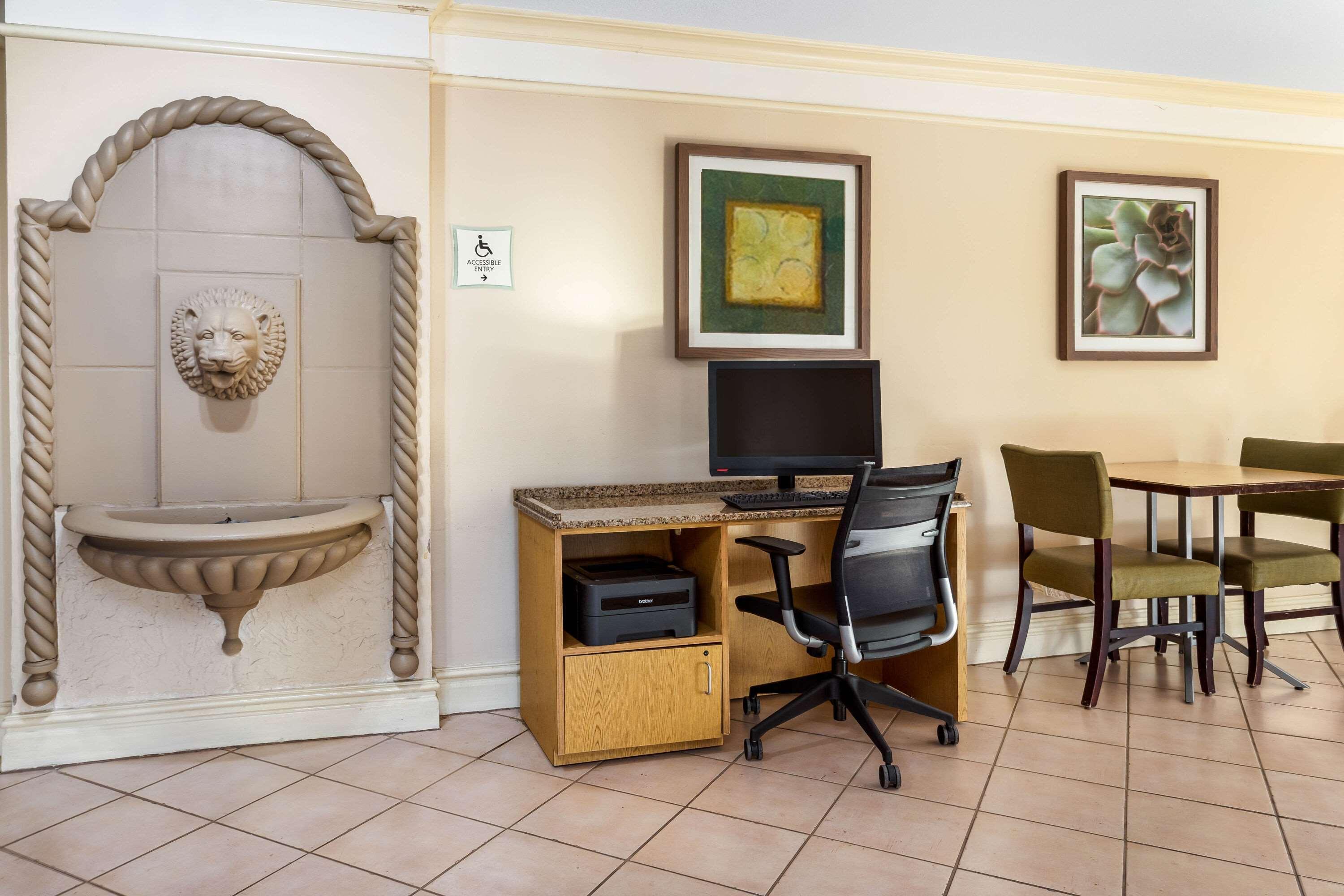 La Quinta Inn Tampa Airport Stadium Westshore Exterior photo
