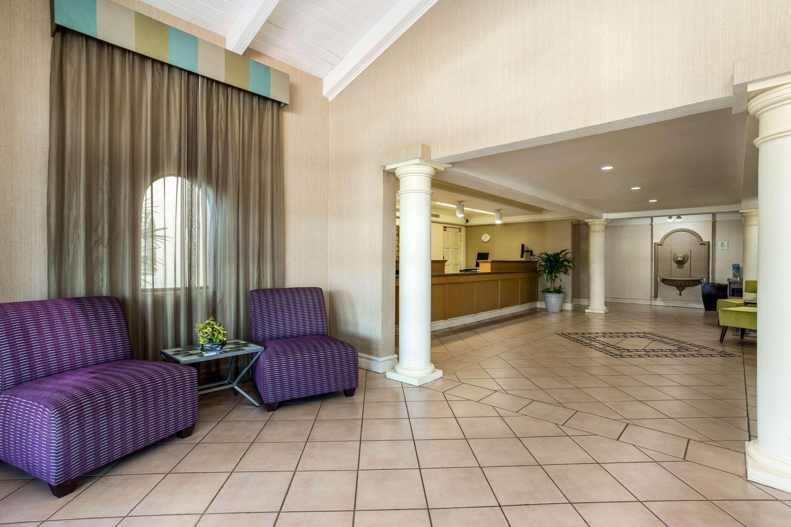 La Quinta Inn Tampa Airport Stadium Westshore Exterior photo