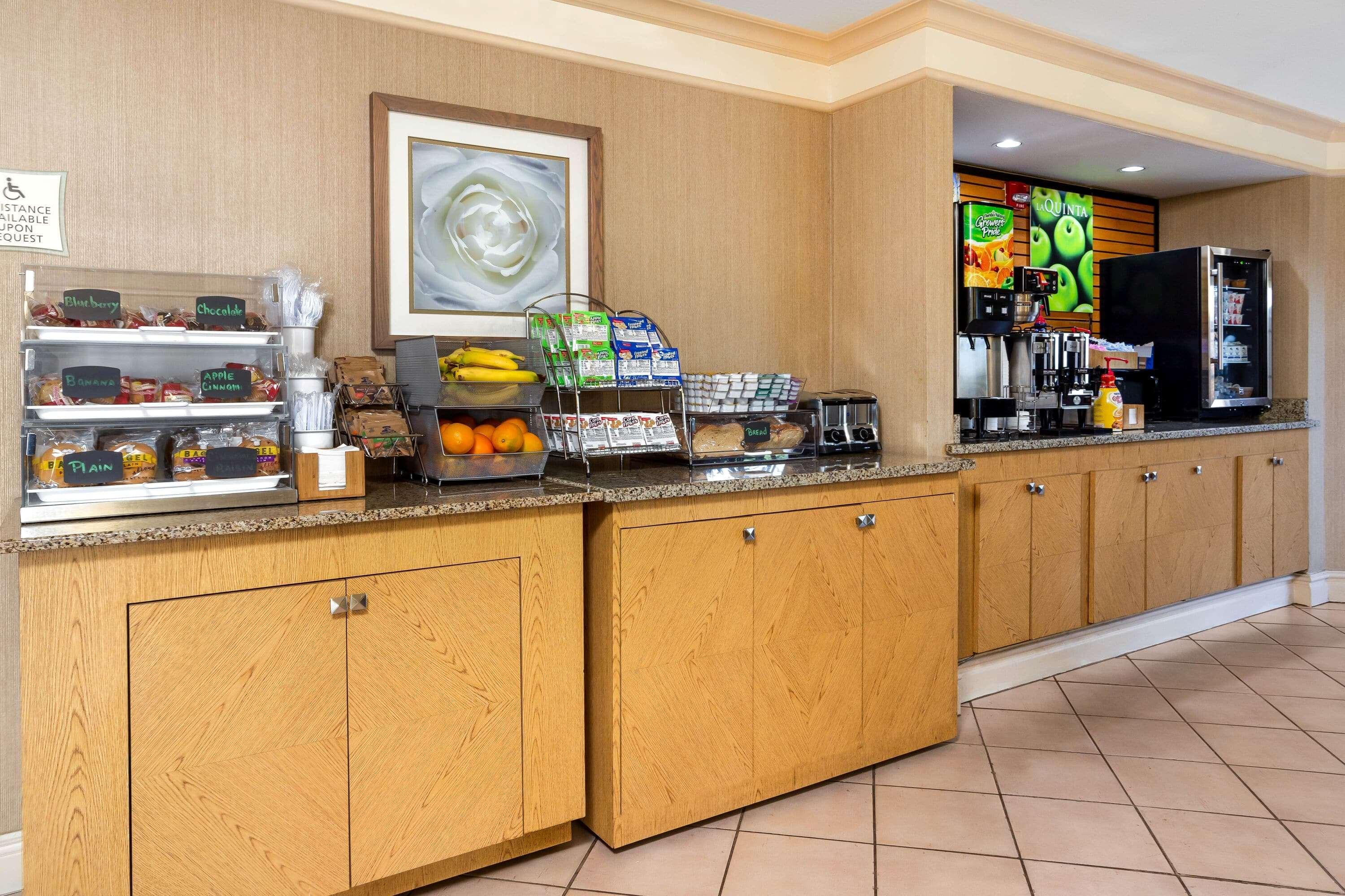 La Quinta Inn Tampa Airport Stadium Westshore Exterior photo