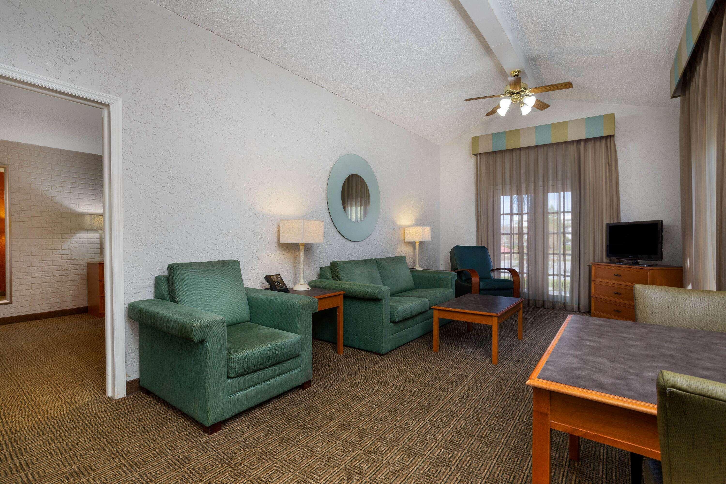 La Quinta Inn Tampa Airport Stadium Westshore Exterior photo