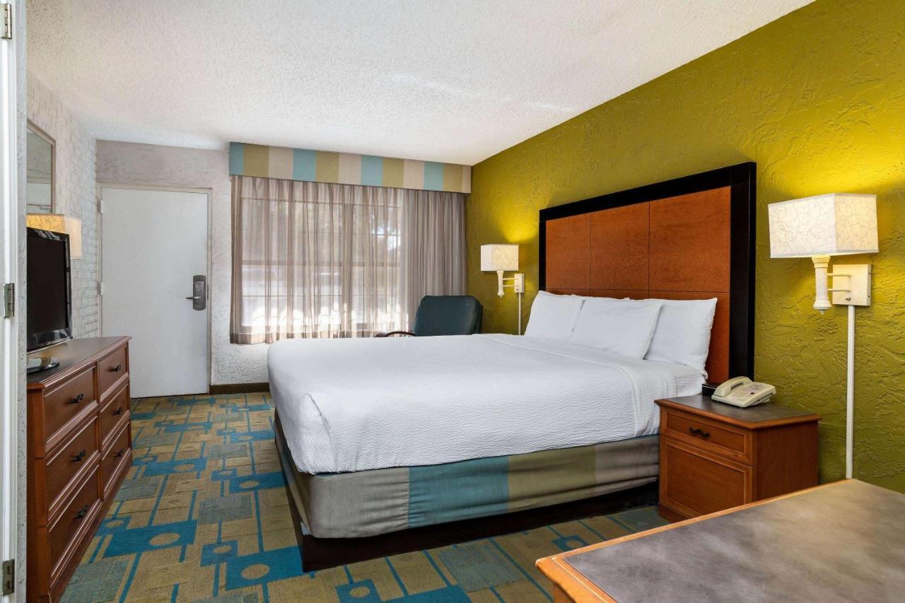 La Quinta Inn Tampa Airport Stadium Westshore Exterior photo