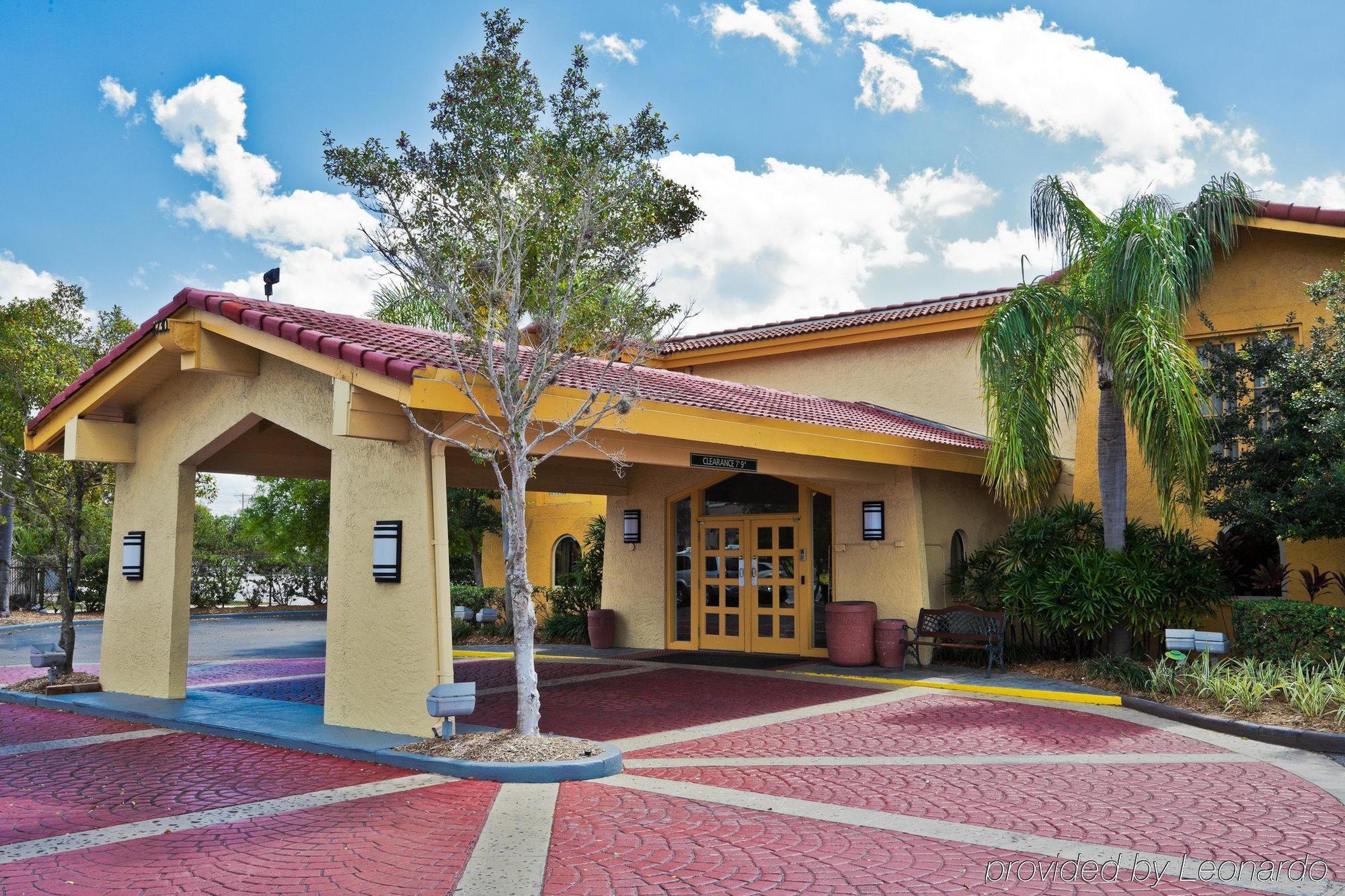 La Quinta Inn Tampa Airport Stadium Westshore Exterior photo