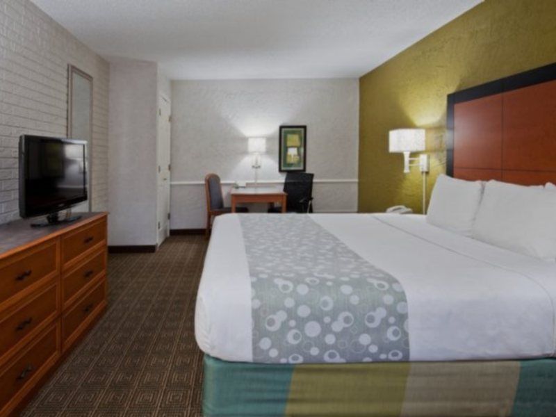 La Quinta Inn Tampa Airport Stadium Westshore Exterior photo